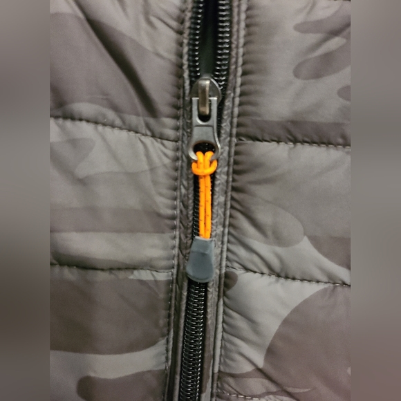 Halifax Traders Camo Vest Size XL - Picture 6 of 9